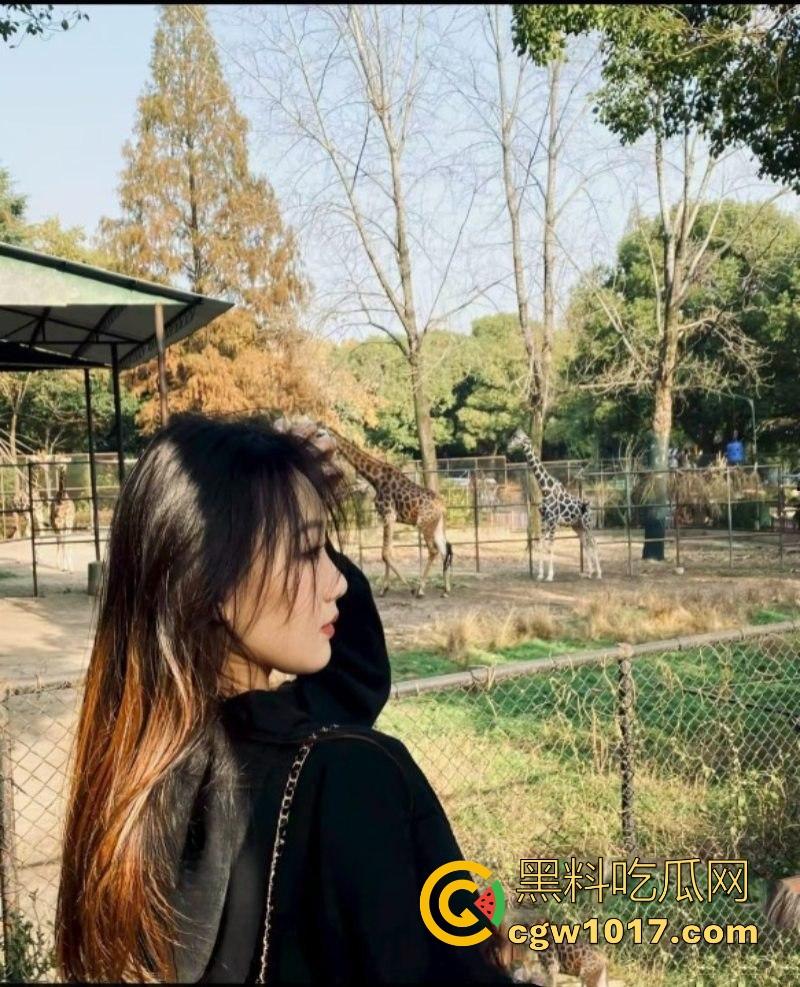 天津体育学院音乐系学姐与体育男友激情自拍泄露，丰满学姐配180体育学弟注定是场恶战，骚货自带M属性床上功夫深厚！-1