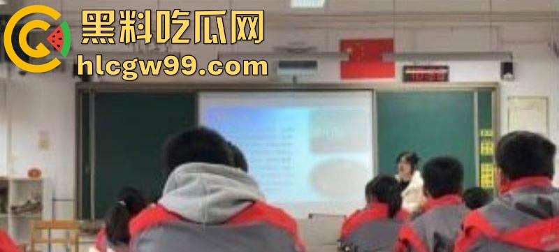 常州实习女大学生【林欣怡】讲台上是气质语文老师 私下是个反差母狗 狗链捆绑口交吃鸡令人乍舌！-4