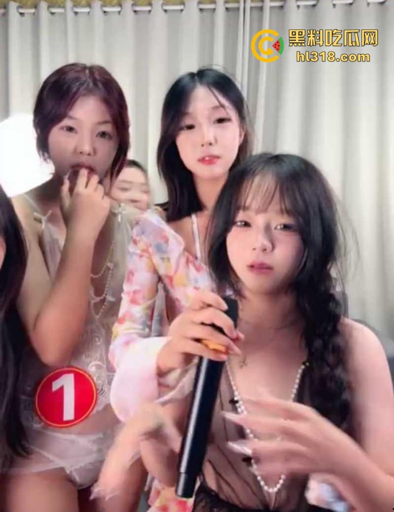 多人性感脱衣舞女团【M8女团】最新录屏流出，都是极品清纯少女出镜，跳裸舞跟粉丝互动，直接爱了！-4