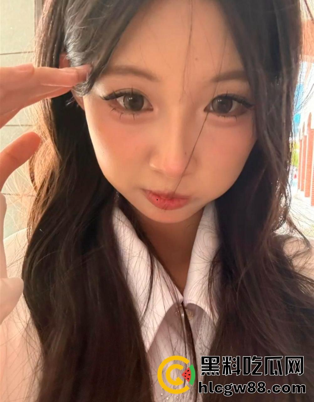 上海二中超爱JK高中生【章楠鑫】黑丝短裙被骗酒店，小哥忽悠打游戏后架大长腿无套猛干！-4