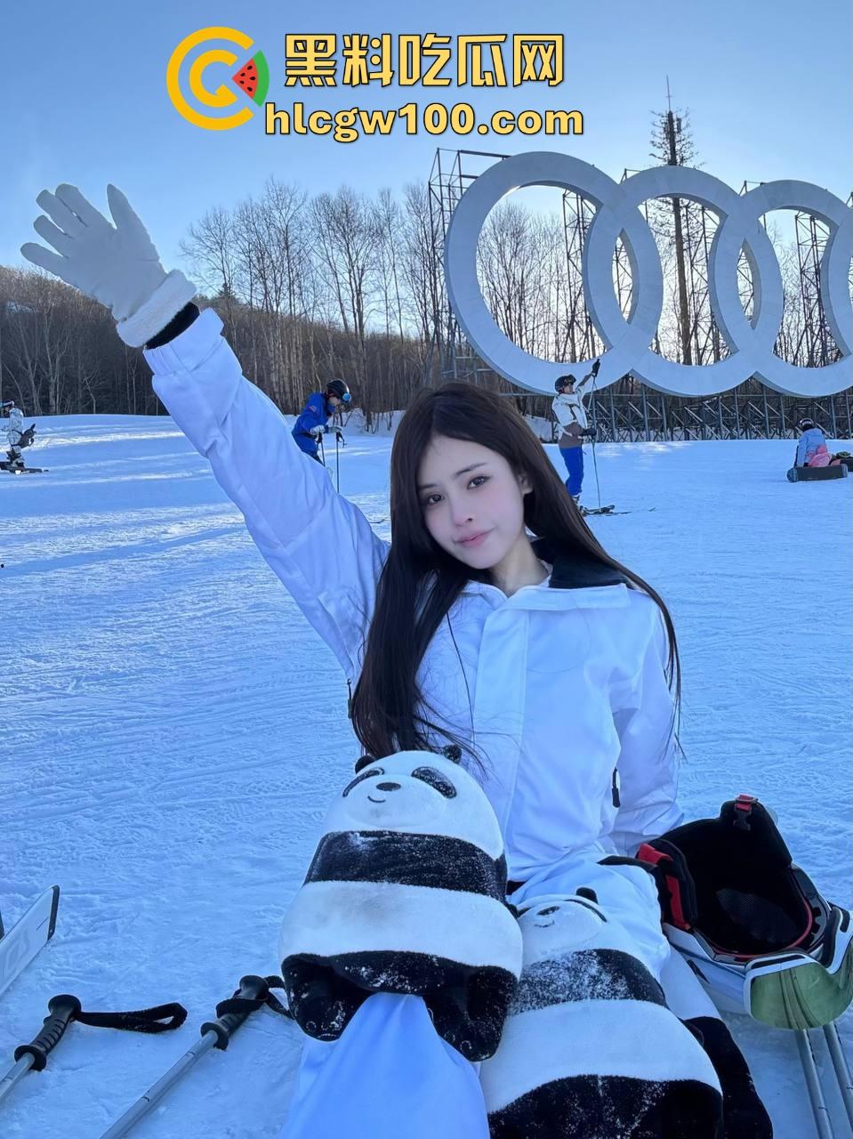 山西青岛艺校校花【王芳】被金主调教成骚母狗,嫩穴扩张自慰口交无套后入不停,金主屌真大到无敌了?-4