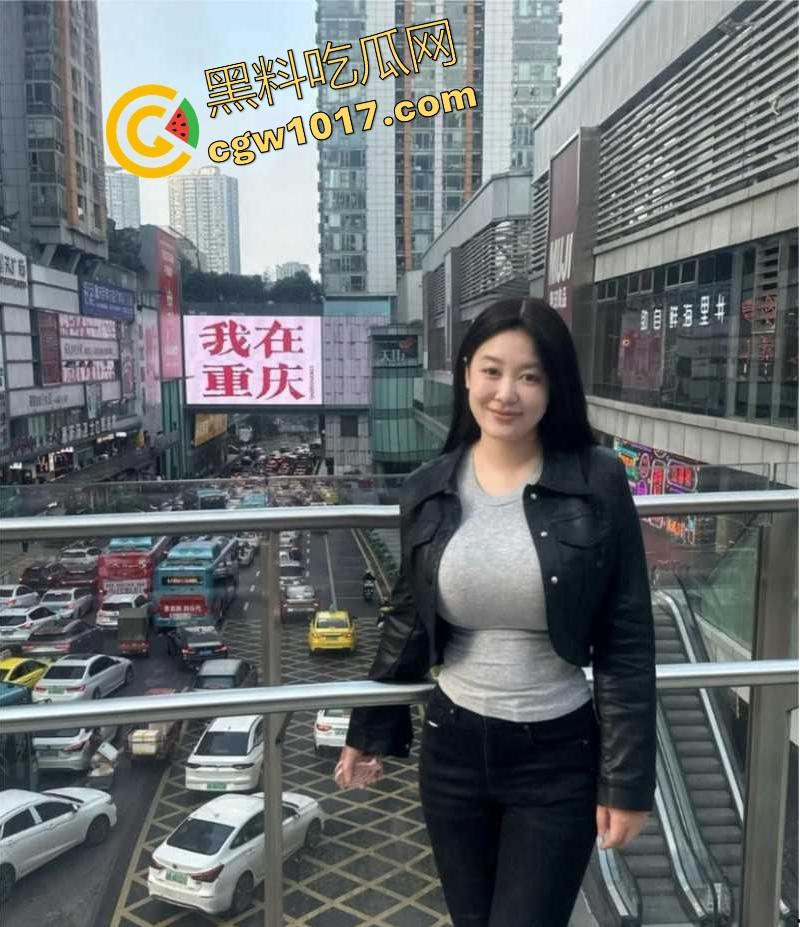 排卵期大姨子饥渴难耐，主动真空换装勾引，后妈裙瑜伽裤性感诱惑，微胖巨乳惨遭无情爆操内射！-2