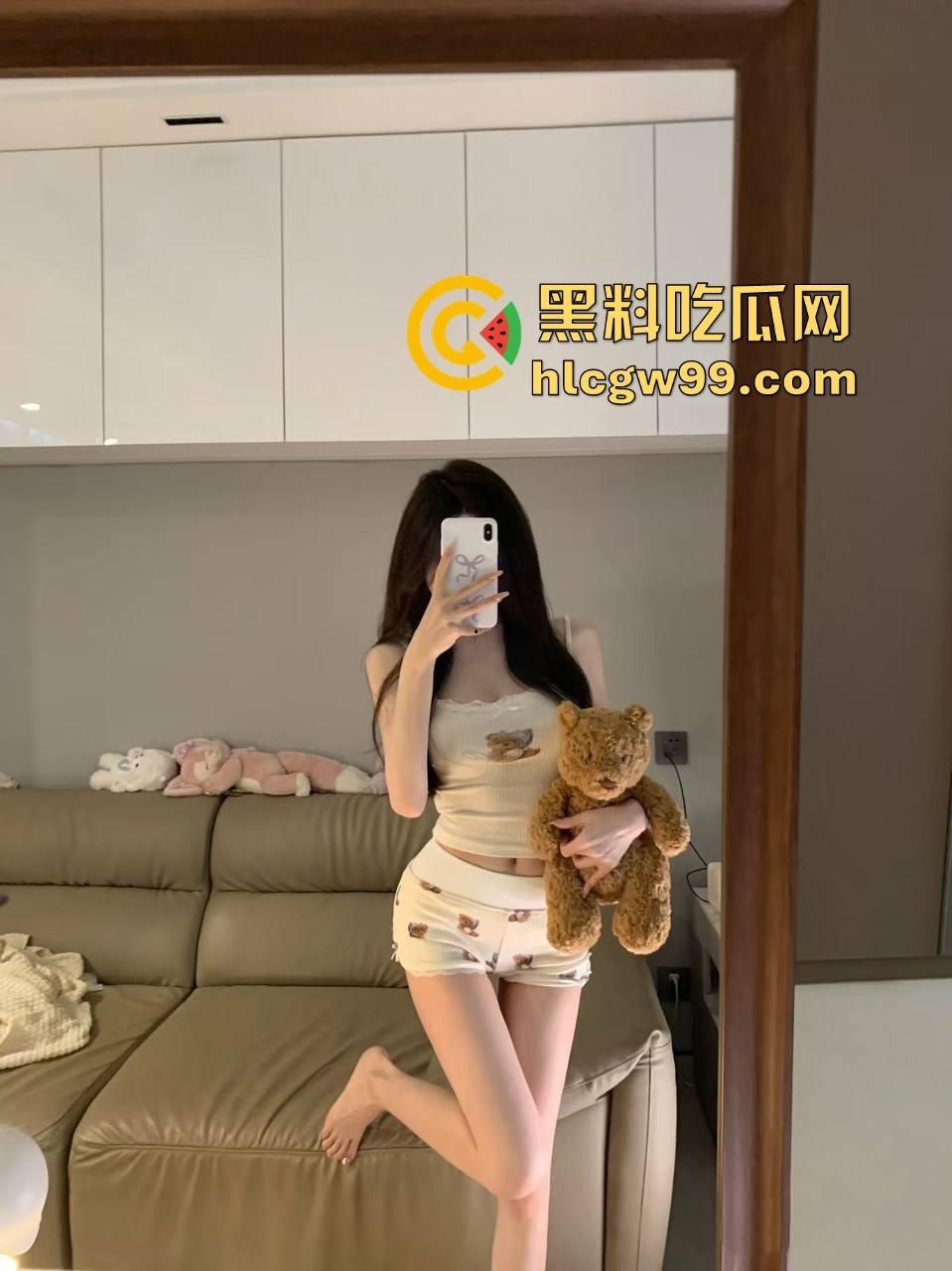 广州护士实习生『蓝美淇』开学前急约一炮，轻微洁癖却爱被抠逼，抠到手水肿，这逼是真湿还是有毒？-6