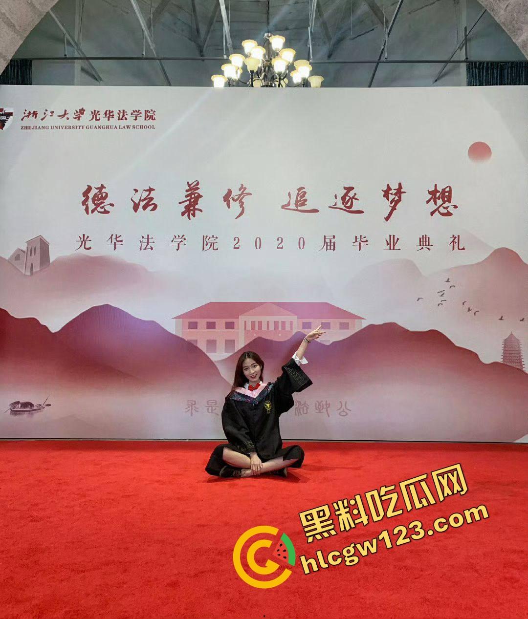 浙大是985 她是9X5【林依依】保研女神用乳头写作业,高颜值学姐被捆成狗,逼里插蜡全程湿!-5