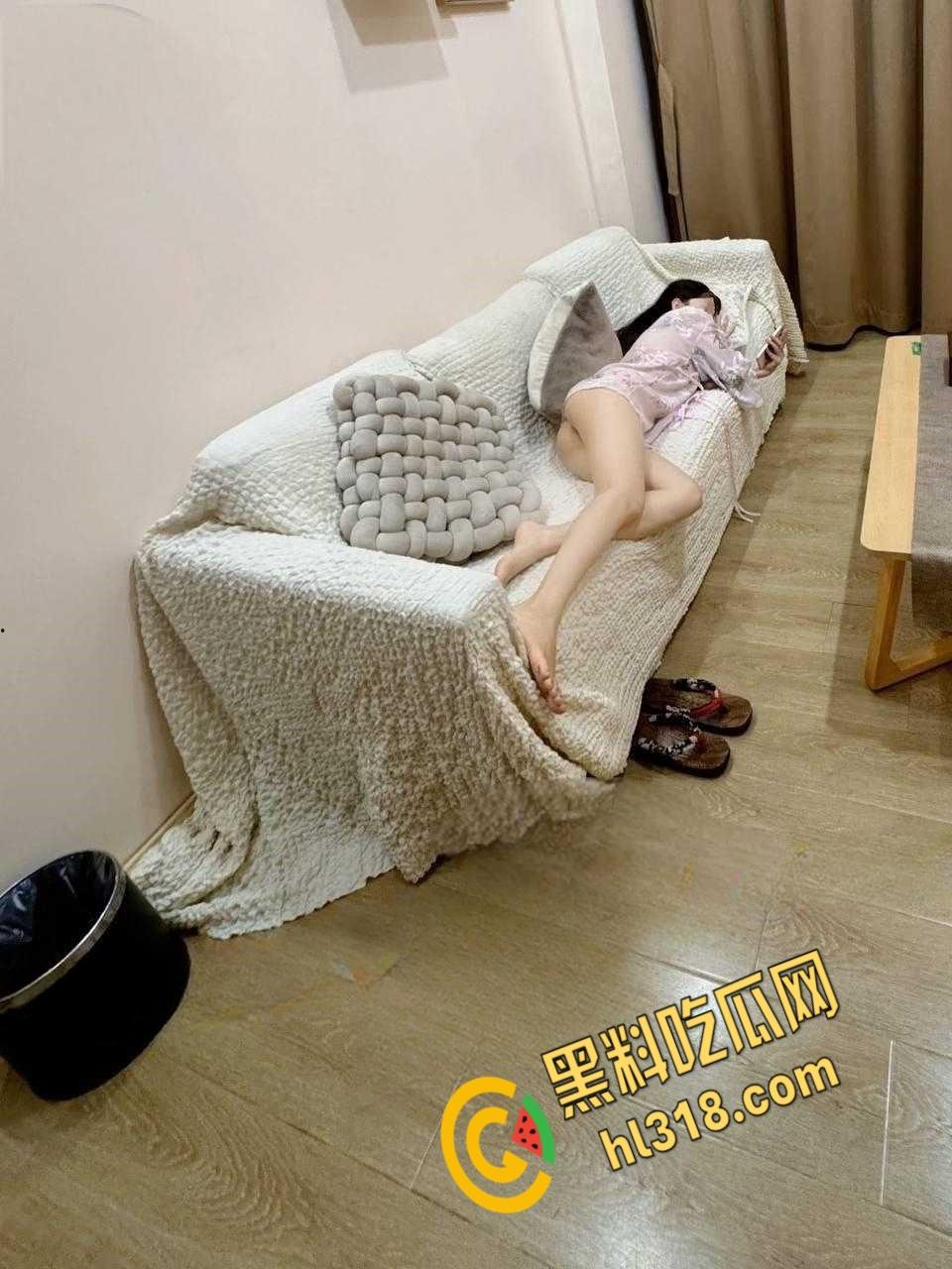 乱伦大神开启白嫩妹妹的性爱启蒙，萝莉型一线天白虎嫩逼，娇滴滴的娇喘太诱人，直接无套内射爽歪歪！-5