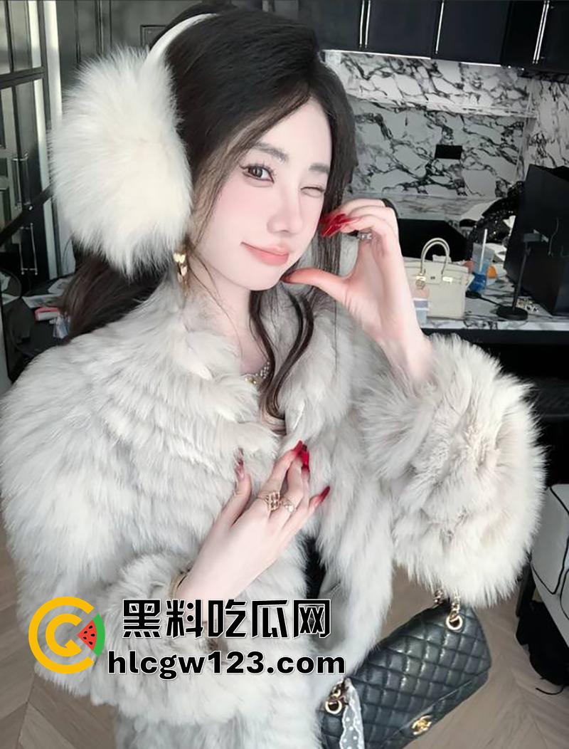 抖音服装界诈骗大神【Sun雅乔】,专坑无知小仙女,表面女神背地富人母狗,各种约炮群p淫荡至极!-4