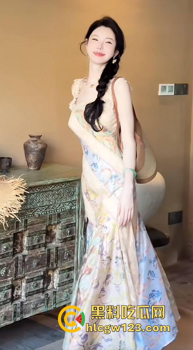 抖音服装界诈骗大神【Sun雅乔】,专坑无知小仙女,表面女神背地富人母狗,各种约炮群p淫荡至极!-10