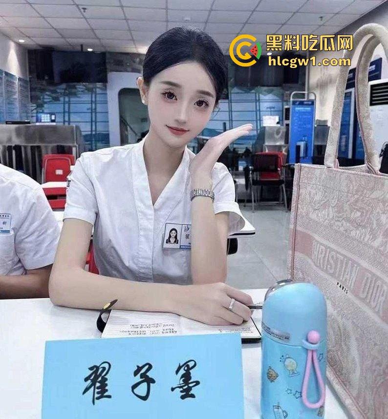 南航高冷空姐『翟子墨 』被富二代玩成SM母狗，制服底下全是调教痕迹，飞行途中还想着被抽打！-1