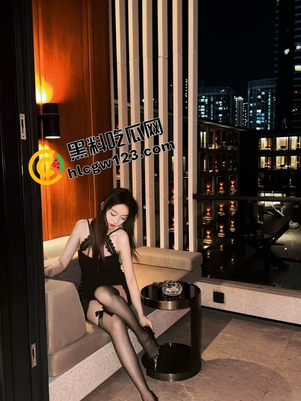 不是每只鲍都是九头鲍，这户型才叫王炸，包裹感拉满，牛子进去就不想出来，黑料吃瓜热推极品骚穴！-2