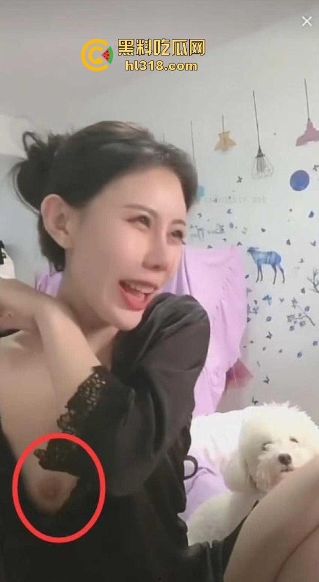 抖音极品网红擦边擦出新高度,真空睡衣直播,为了流量多次露奶子,奶头清晰可见!-2