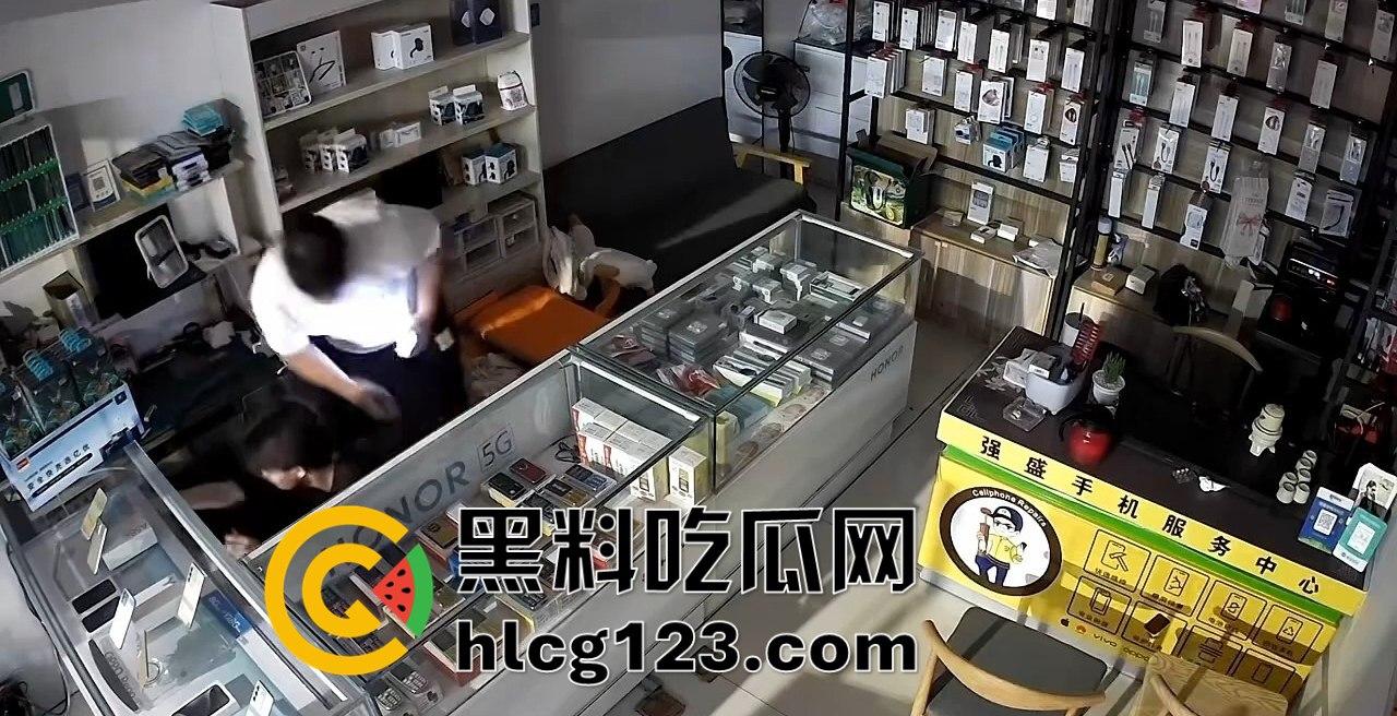 东阳三小伙暴力砸门偷手机，骑共享单车逃跑，结果第二天喜提14天免费饭！-2