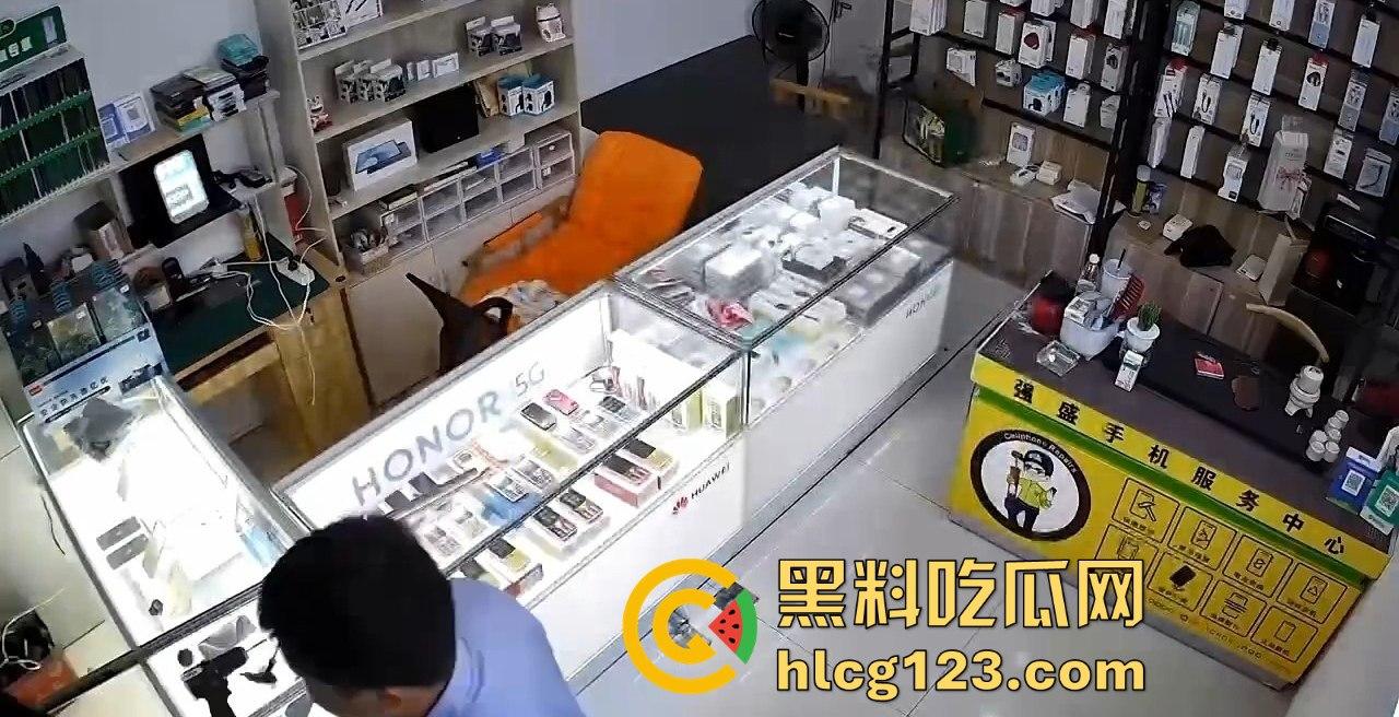 东阳三小伙暴力砸门偷手机，骑共享单车逃跑，结果第二天喜提14天免费饭！-4