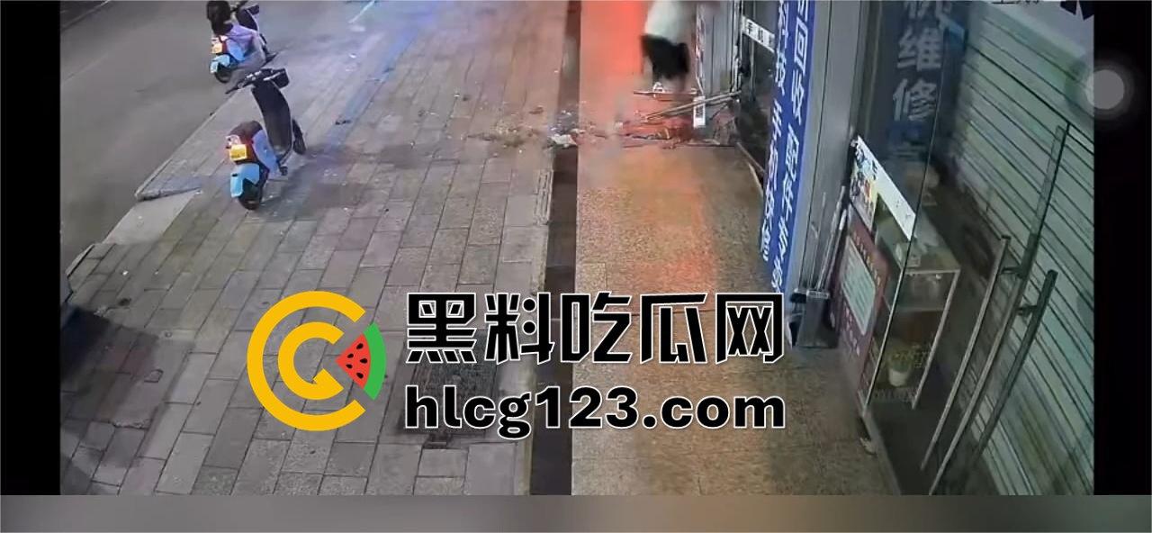 东阳三小伙暴力砸门偷手机，骑共享单车逃跑，结果第二天喜提14天免费饭！-5