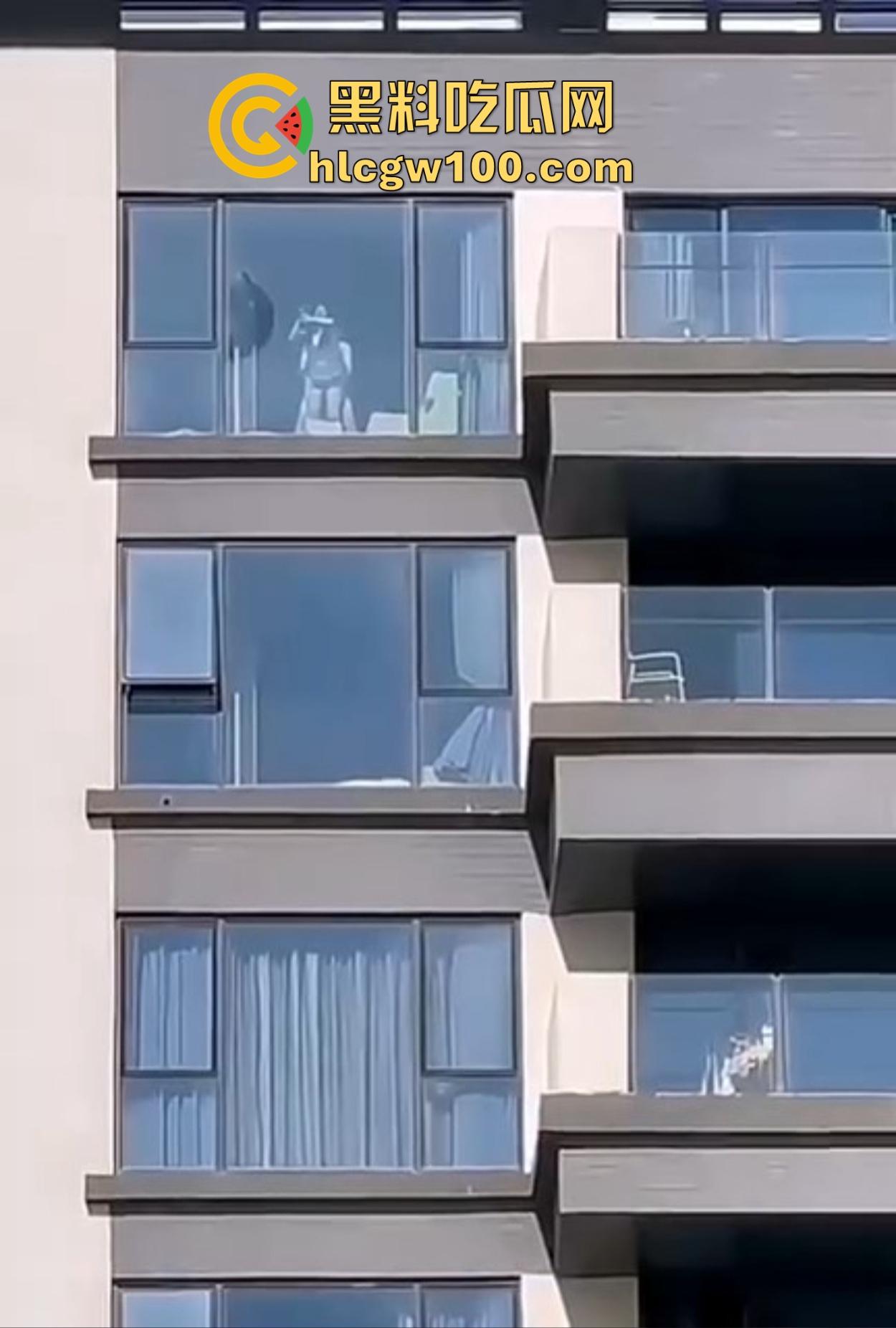 杭州不雅之窗全程记录 邻居奶子贴窗打炮撞击啪啪作响 mate70非凡大师拍得4K清晰 真是遥遥领先！-7