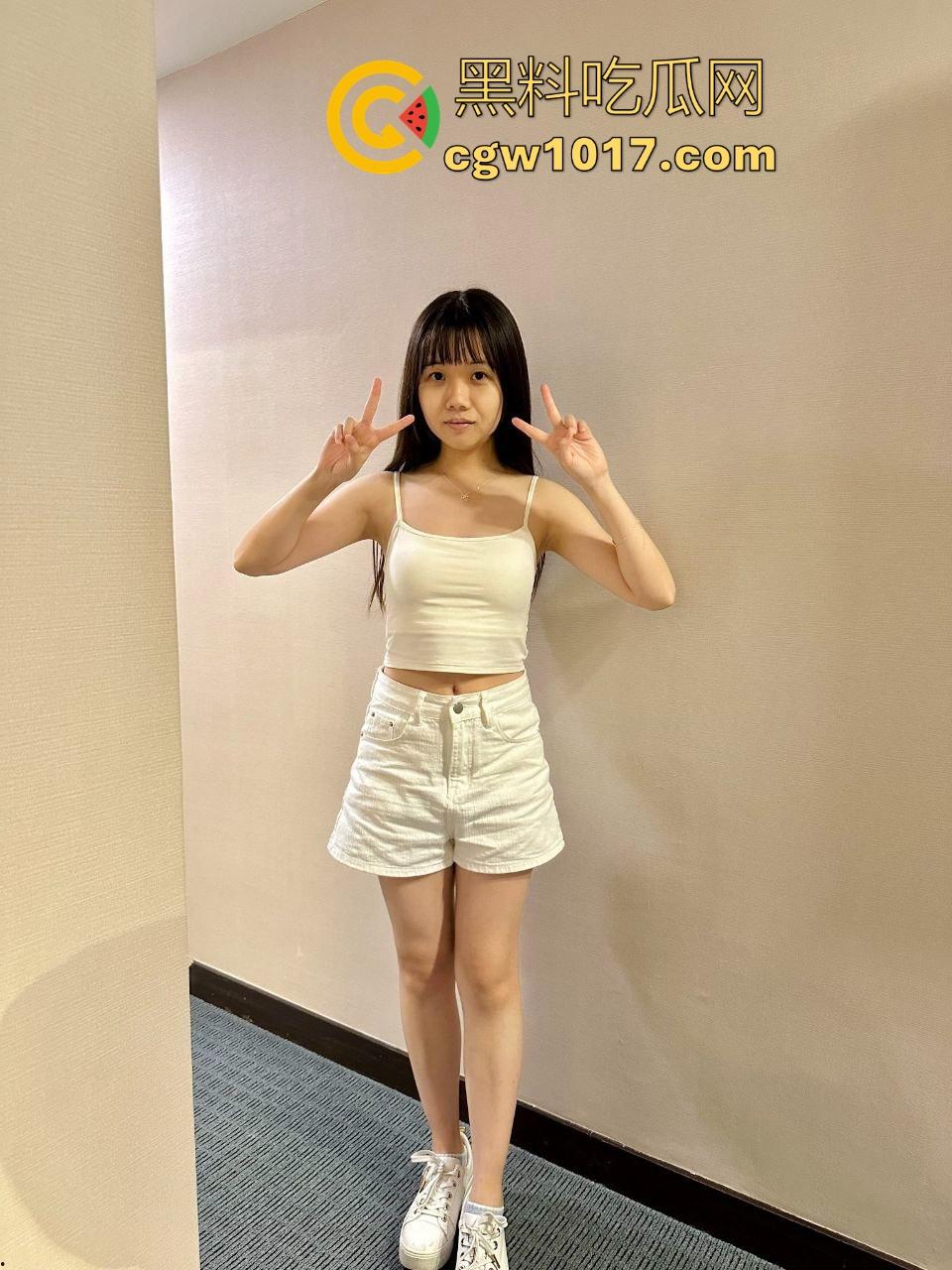 探探网聊3个月拿下极品小学妹，清纯可爱反差母狗，性爱口交技术一流，年纪轻轻花样挺多！-3