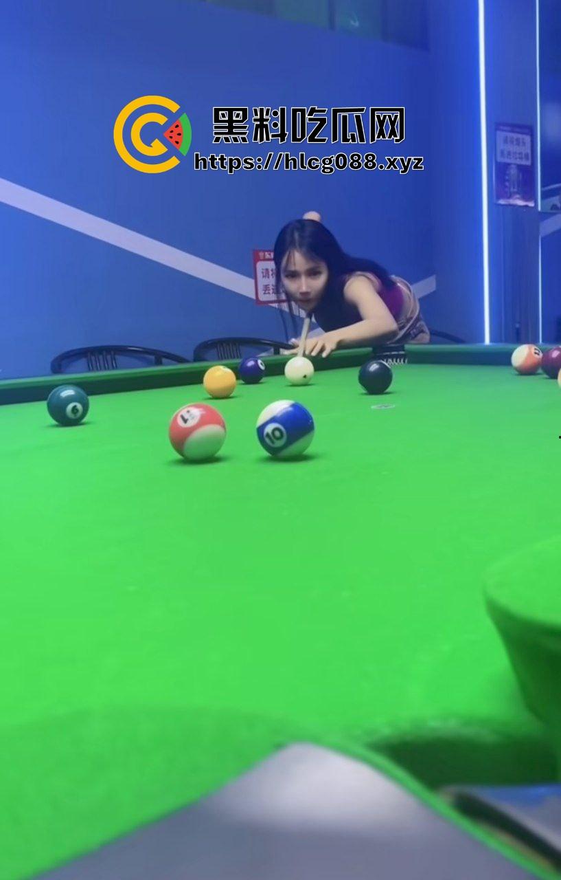 抖音极品小少妇女网红【可乐的生活日记】私底下是鸡婆出没各大酒店，摸奶爆操娇喘吁吁！-4