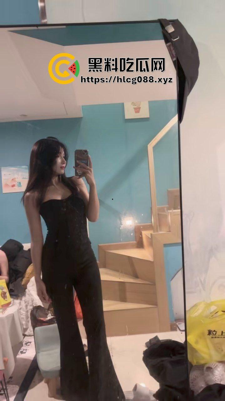 抖音极品小少妇女网红【可乐的生活日记】私底下是鸡婆出没各大酒店，摸奶爆操娇喘吁吁！-5