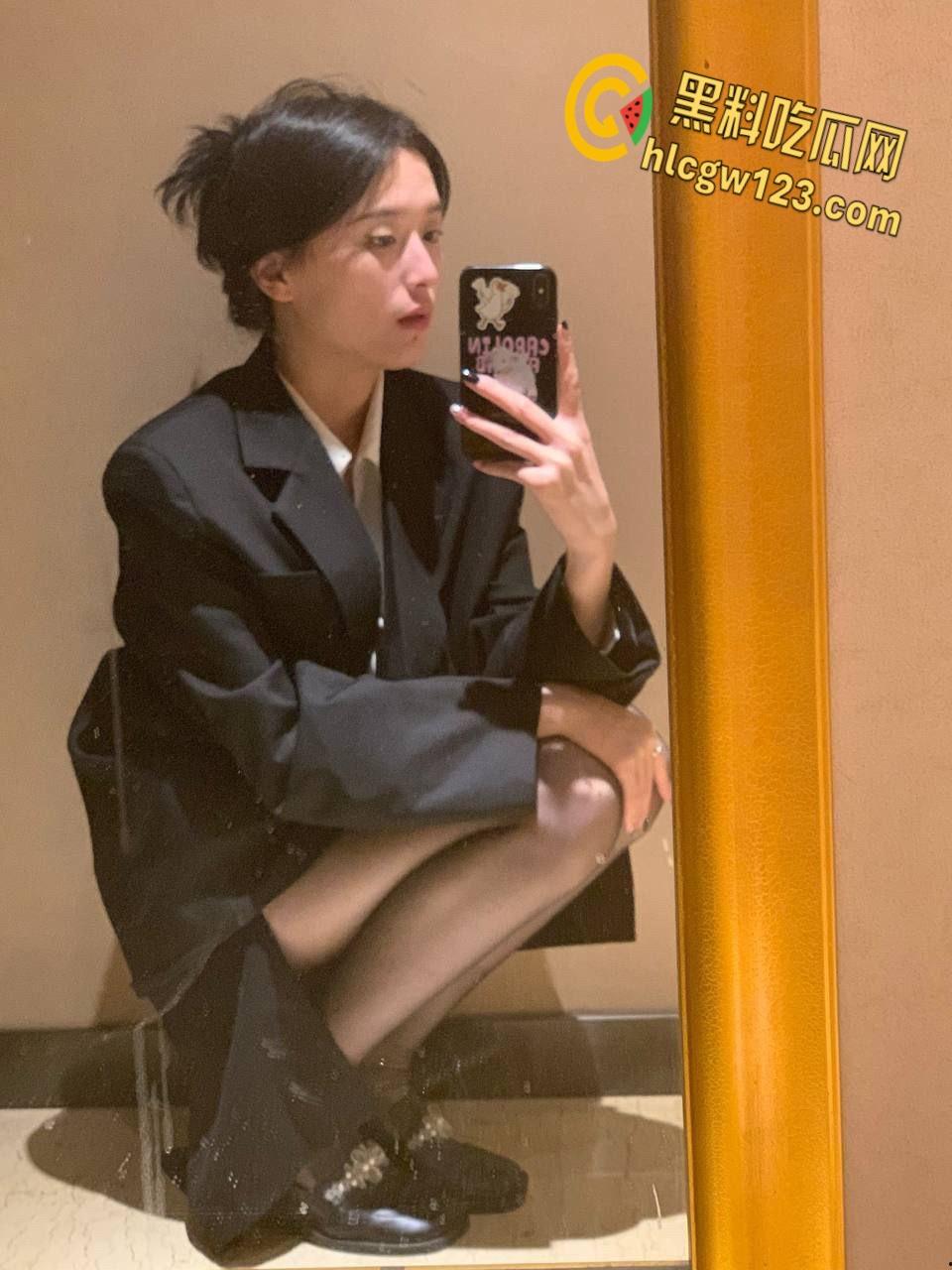 湘潭舞蹈生反差婊【沈溪】，清纯少女变土豪专属骚母狗，深喉内射最后还会唆干净筷子 !-4