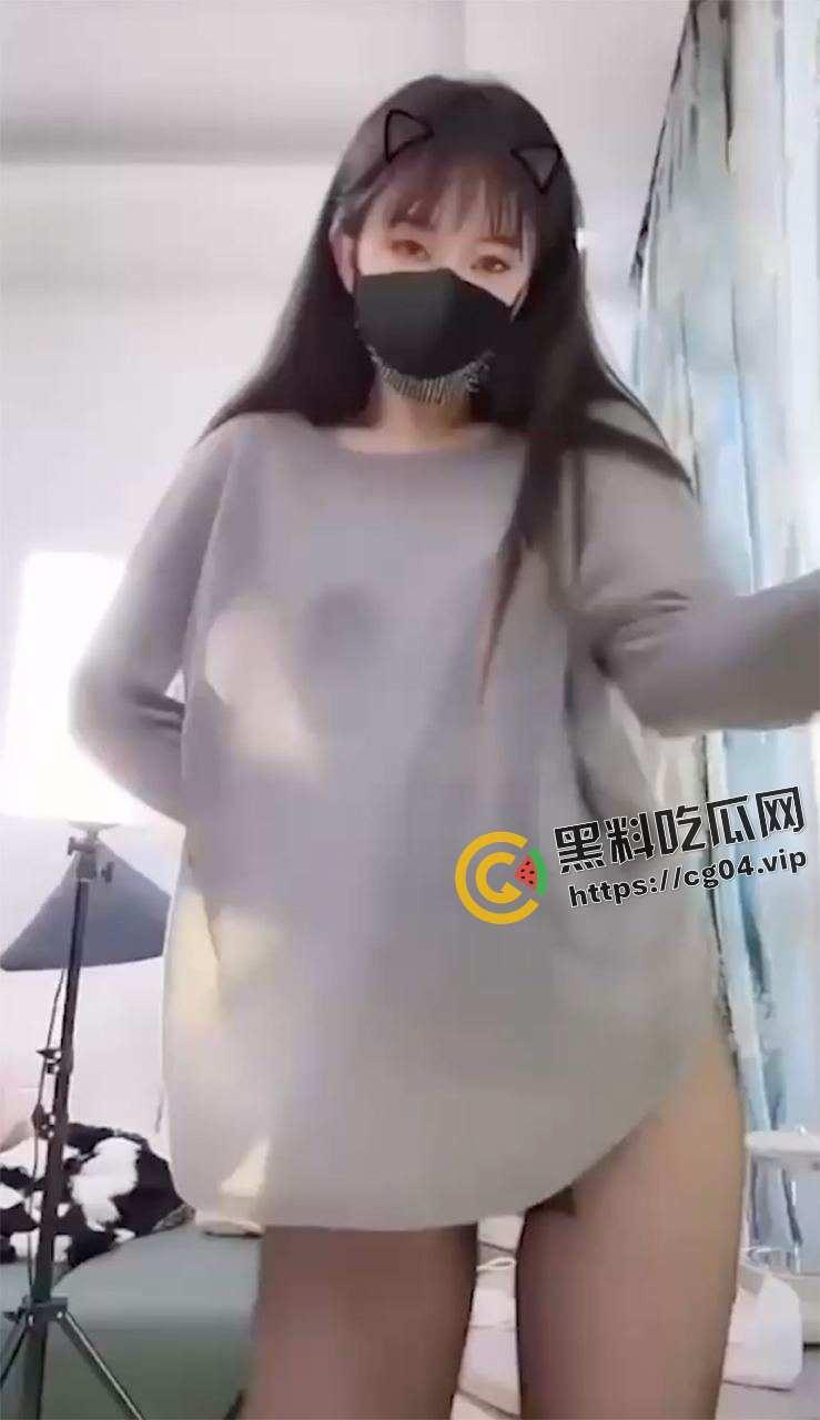 抖音主播向向 珍珠纱裙 内裤勒逼 疯狂擦边露点 无照露背 付费大合集-5