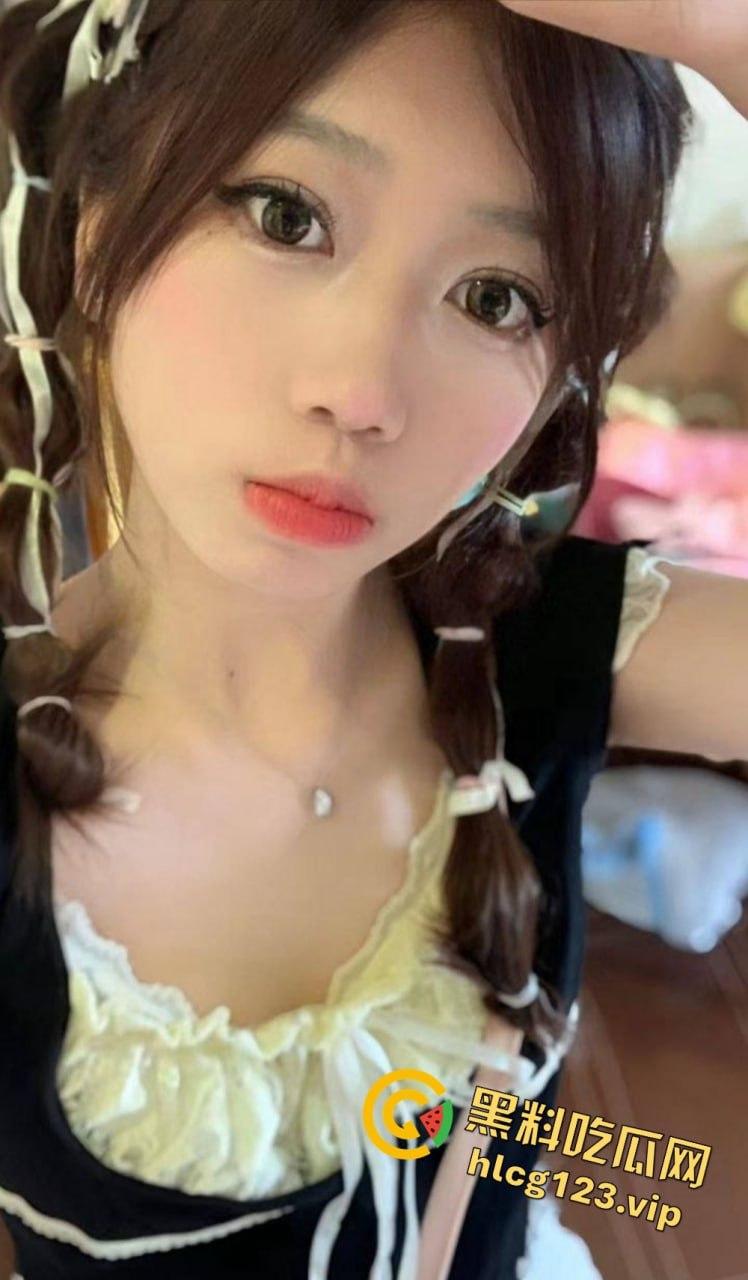 极品双马尾学生妹【欢欢】，甜美萝莉风格私下大反差！COS扮装直播裸舞让人把持不住！-2