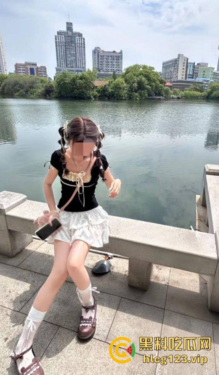 极品双马尾学生妹【欢欢】，甜美萝莉风格私下大反差！COS扮装直播裸舞让人把持不住！-3