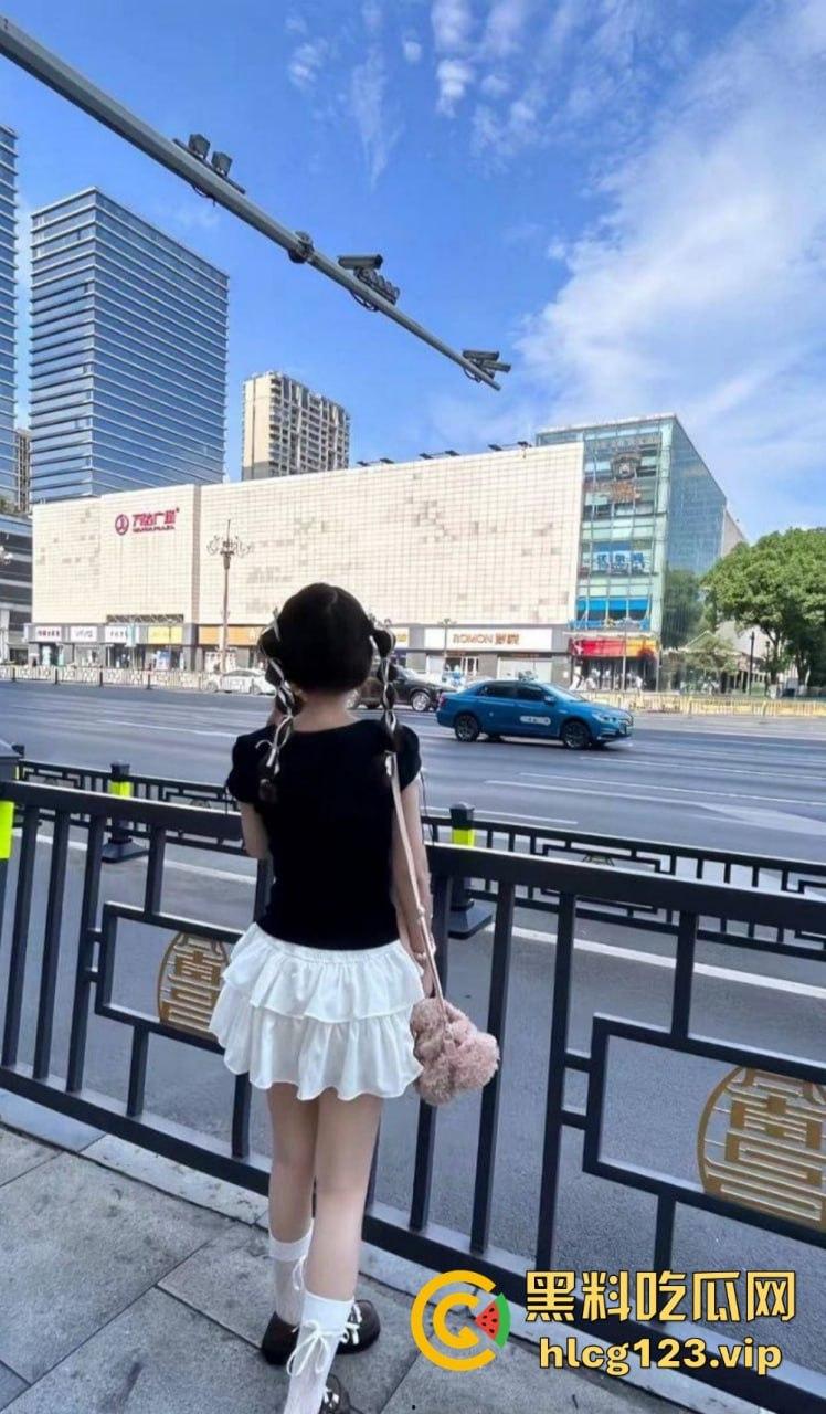 极品双马尾学生妹【欢欢】，甜美萝莉风格私下大反差！COS扮装直播裸舞让人把持不住！-4