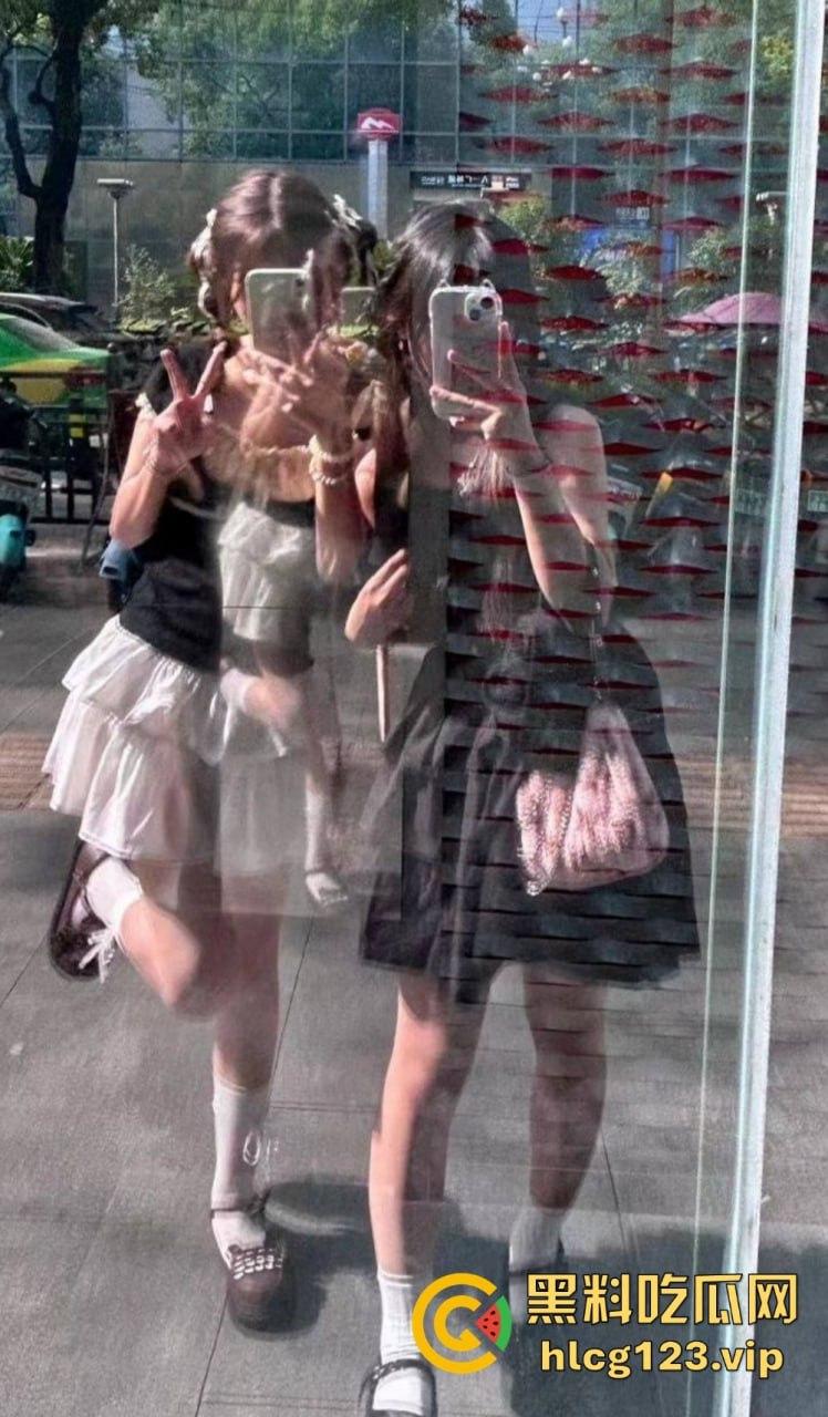 极品双马尾学生妹【欢欢】，甜美萝莉风格私下大反差！COS扮装直播裸舞让人把持不住！-6