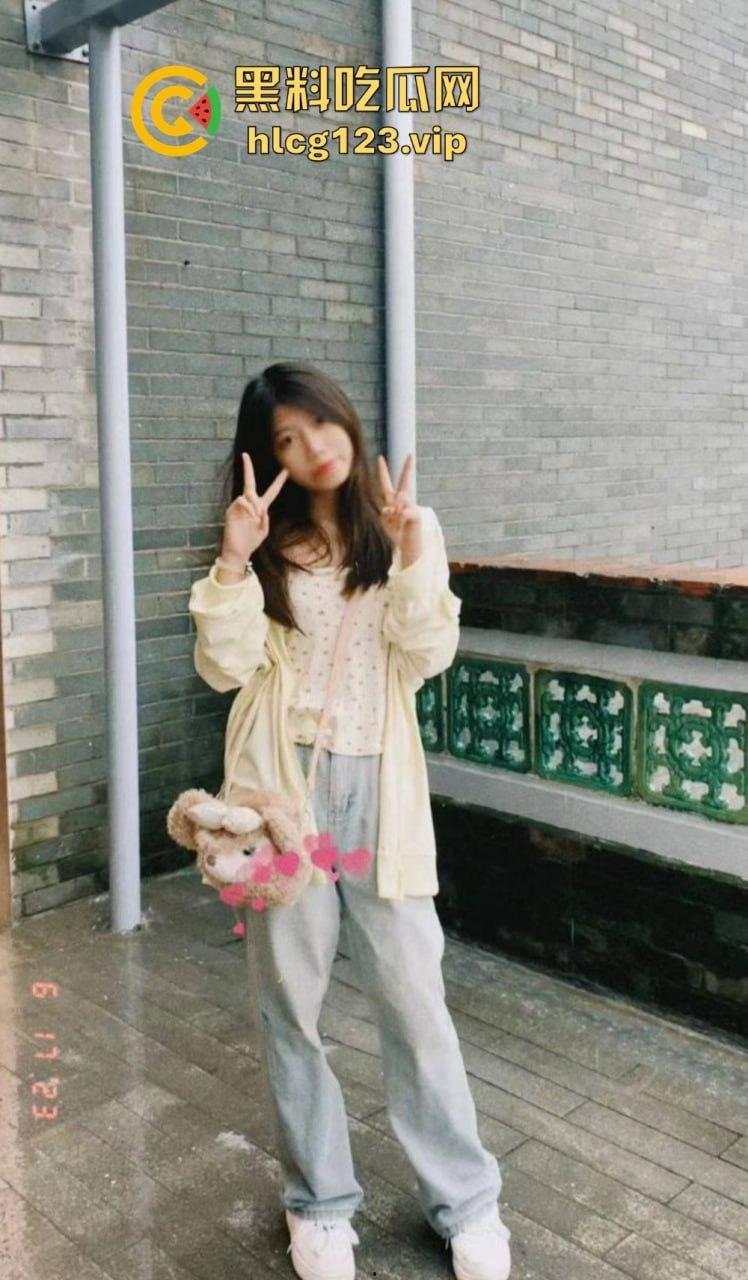 极品双马尾学生妹【欢欢】，甜美萝莉风格私下大反差！COS扮装直播裸舞让人把持不住！-7