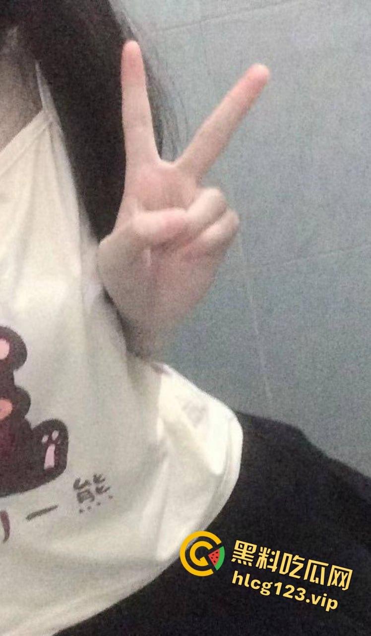 极品双马尾学生妹【欢欢】，甜美萝莉风格私下大反差！COS扮装直播裸舞让人把持不住！-8