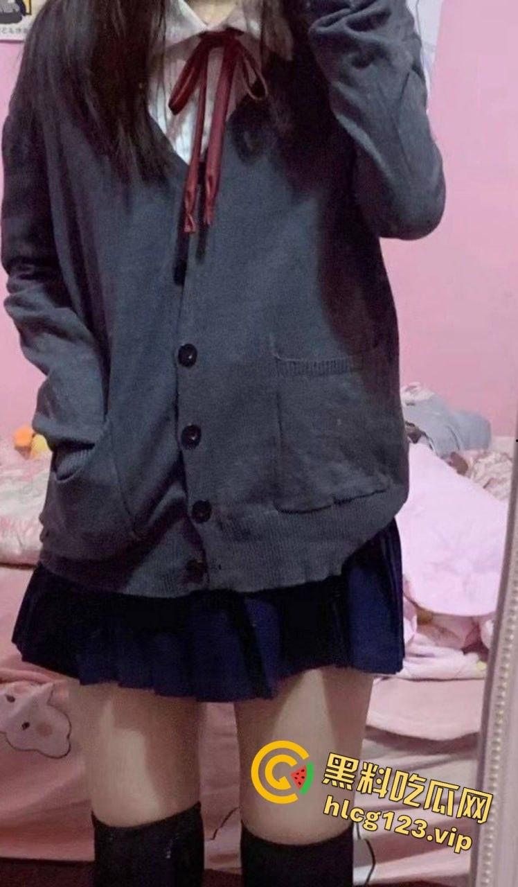 极品双马尾学生妹【欢欢】，甜美萝莉风格私下大反差！COS扮装直播裸舞让人把持不住！-11