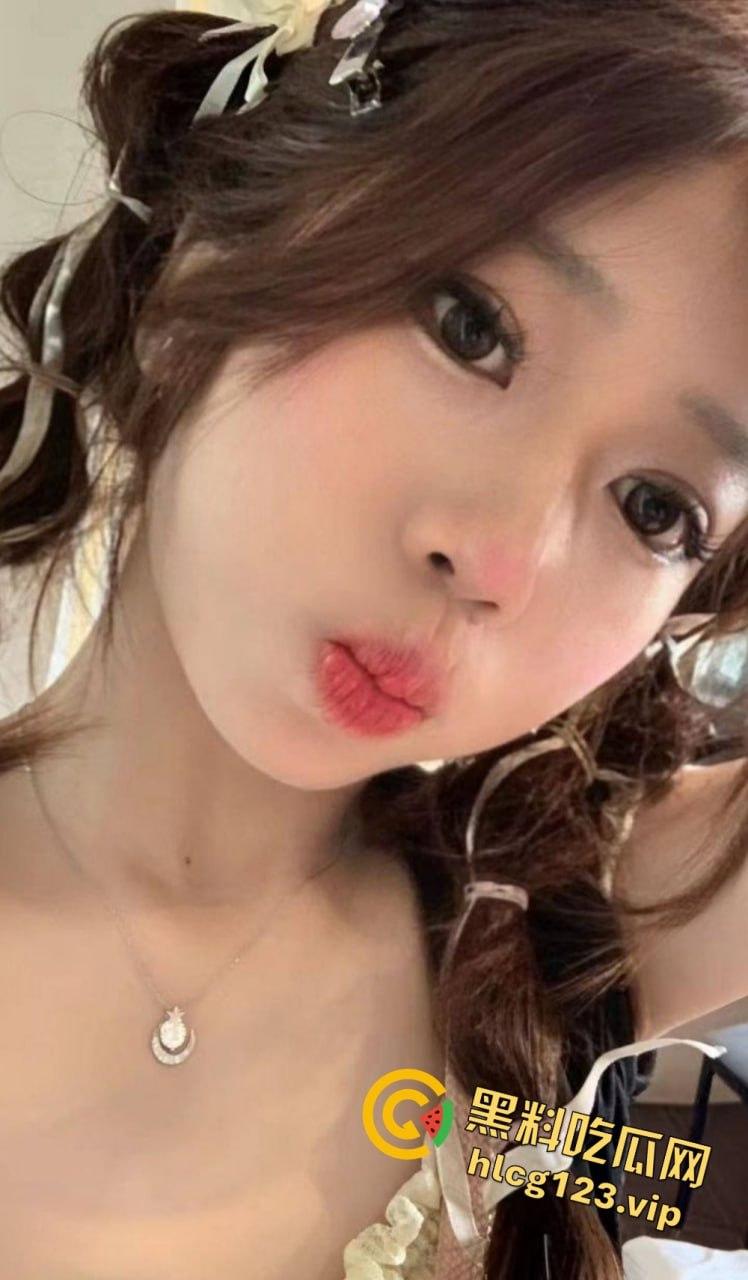 极品双马尾学生妹【欢欢】，甜美萝莉风格私下大反差！COS扮装直播裸舞让人把持不住！-13