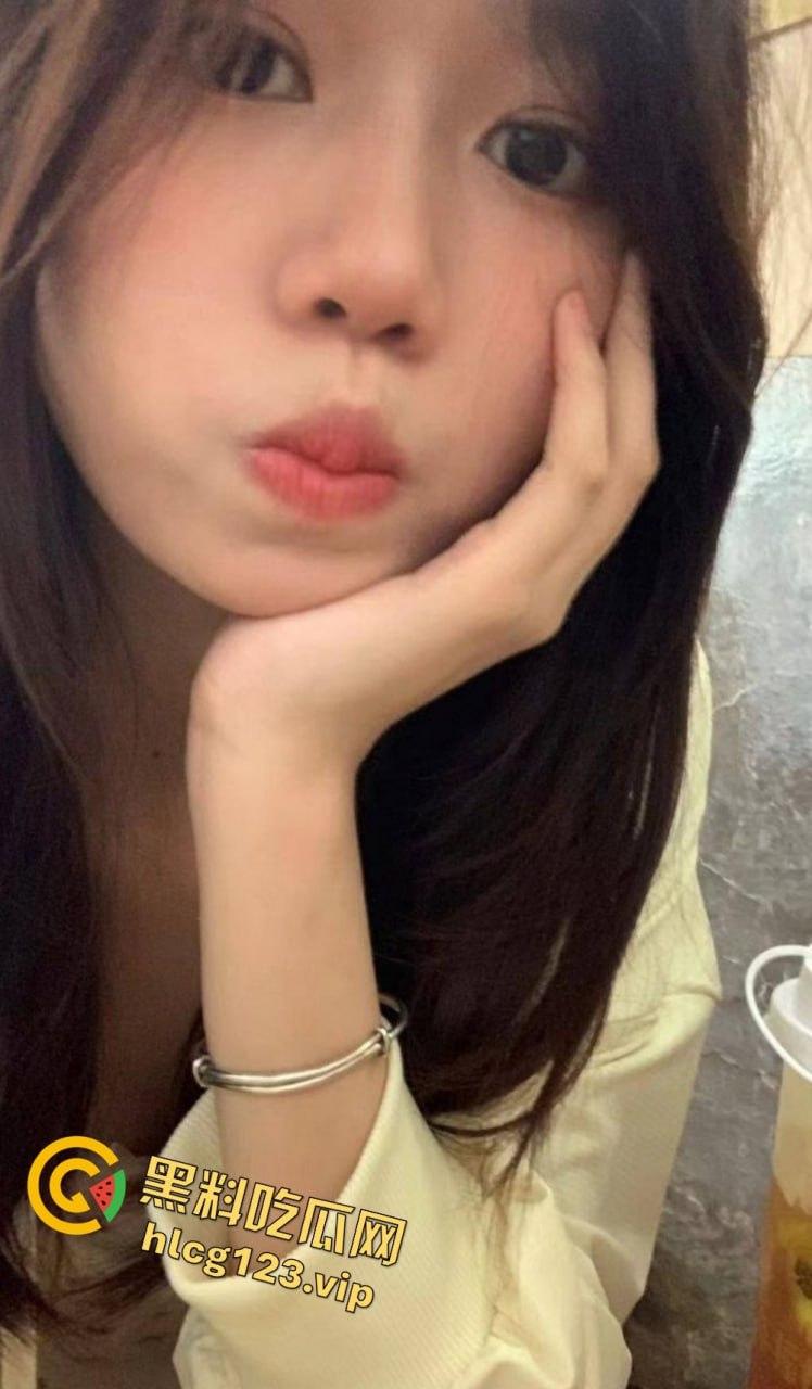 极品双马尾学生妹【欢欢】，甜美萝莉风格私下大反差！COS扮装直播裸舞让人把持不住！-16