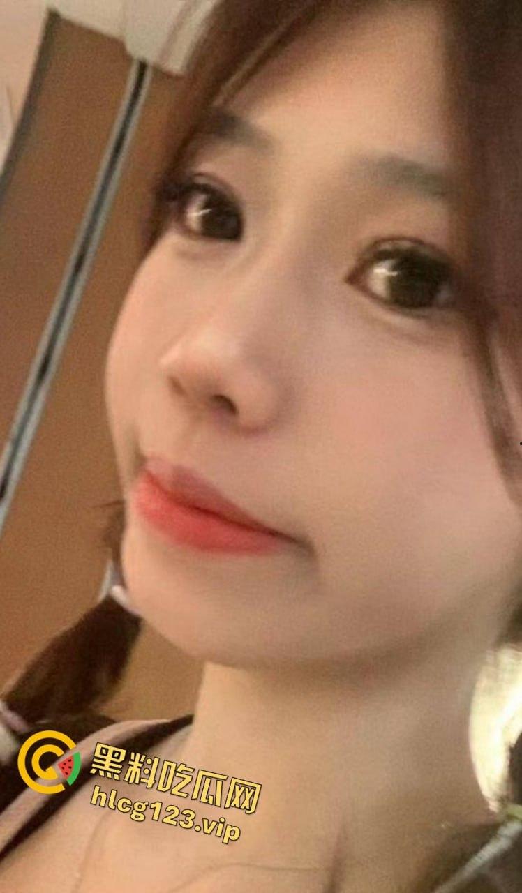 极品双马尾学生妹【欢欢】，甜美萝莉风格私下大反差！COS扮装直播裸舞让人把持不住！-17