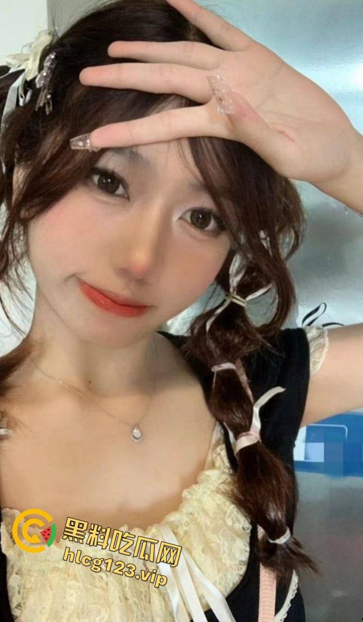 极品双马尾学生妹【欢欢】，甜美萝莉风格私下大反差！COS扮装直播裸舞让人把持不住！-18