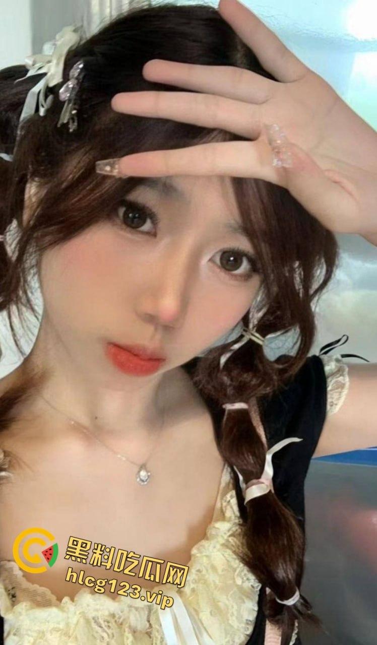 极品双马尾学生妹【欢欢】，甜美萝莉风格私下大反差！COS扮装直播裸舞让人把持不住！-19