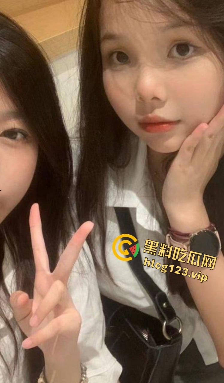 极品双马尾学生妹【欢欢】，甜美萝莉风格私下大反差！COS扮装直播裸舞让人把持不住！-32