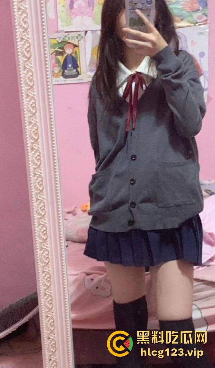 极品双马尾学生妹【欢欢】，甜美萝莉风格私下大反差！COS扮装直播裸舞让人把持不住！-36