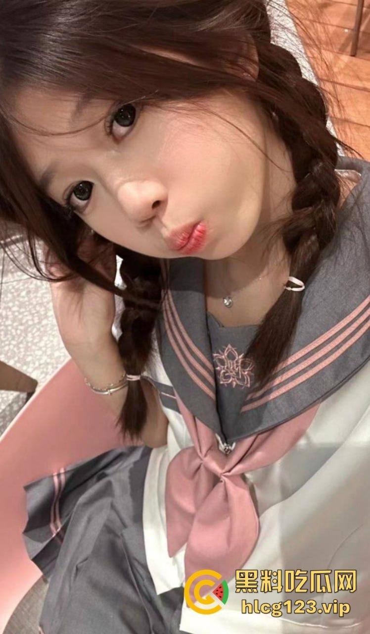 极品双马尾学生妹【欢欢】，甜美萝莉风格私下大反差！COS扮装直播裸舞让人把持不住！-38