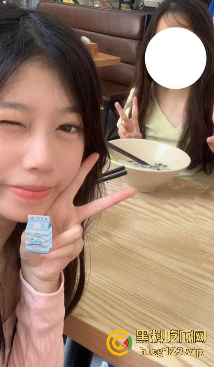 极品双马尾学生妹【欢欢】，甜美萝莉风格私下大反差！COS扮装直播裸舞让人把持不住！-39