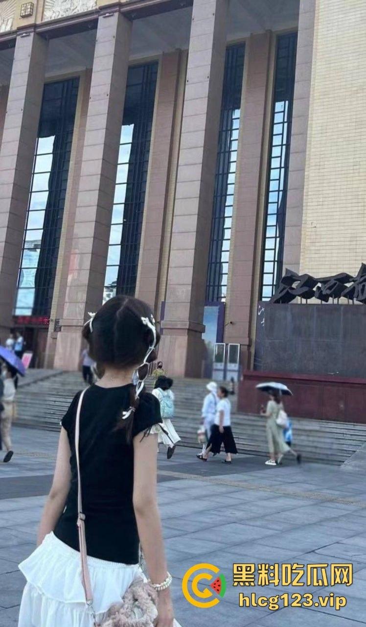 极品双马尾学生妹【欢欢】，甜美萝莉风格私下大反差！COS扮装直播裸舞让人把持不住！-40