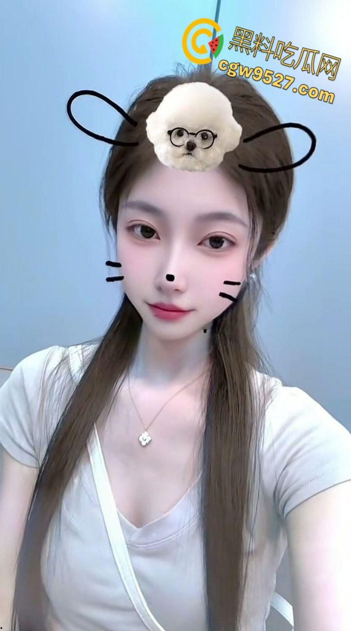 长沙师范大学【徐雯雯】，与前任约炮被男友发现，性感美腿白的发亮，嘴叼内裤淫骚自慰，娇喘呻吟无比诱人！-1