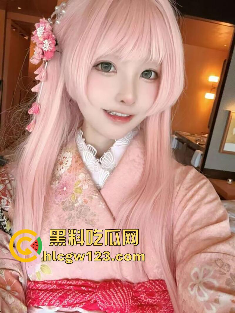 颜值coser【花卷】绿帽大瓜，漫展被富哥400w被包养，竟带前任来富哥房子打炮，结果被曝光！-21