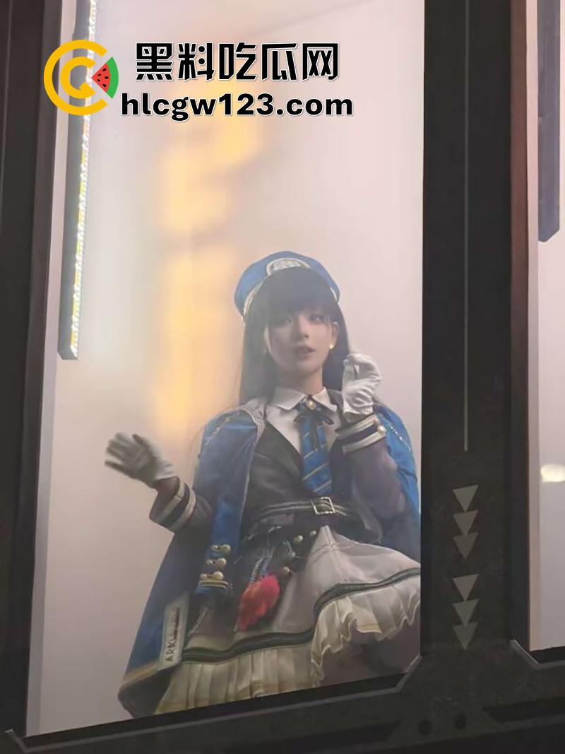 颜值coser【花卷】绿帽大瓜，漫展被富哥400w被包养，竟带前任来富哥房子打炮，结果被曝光！-23