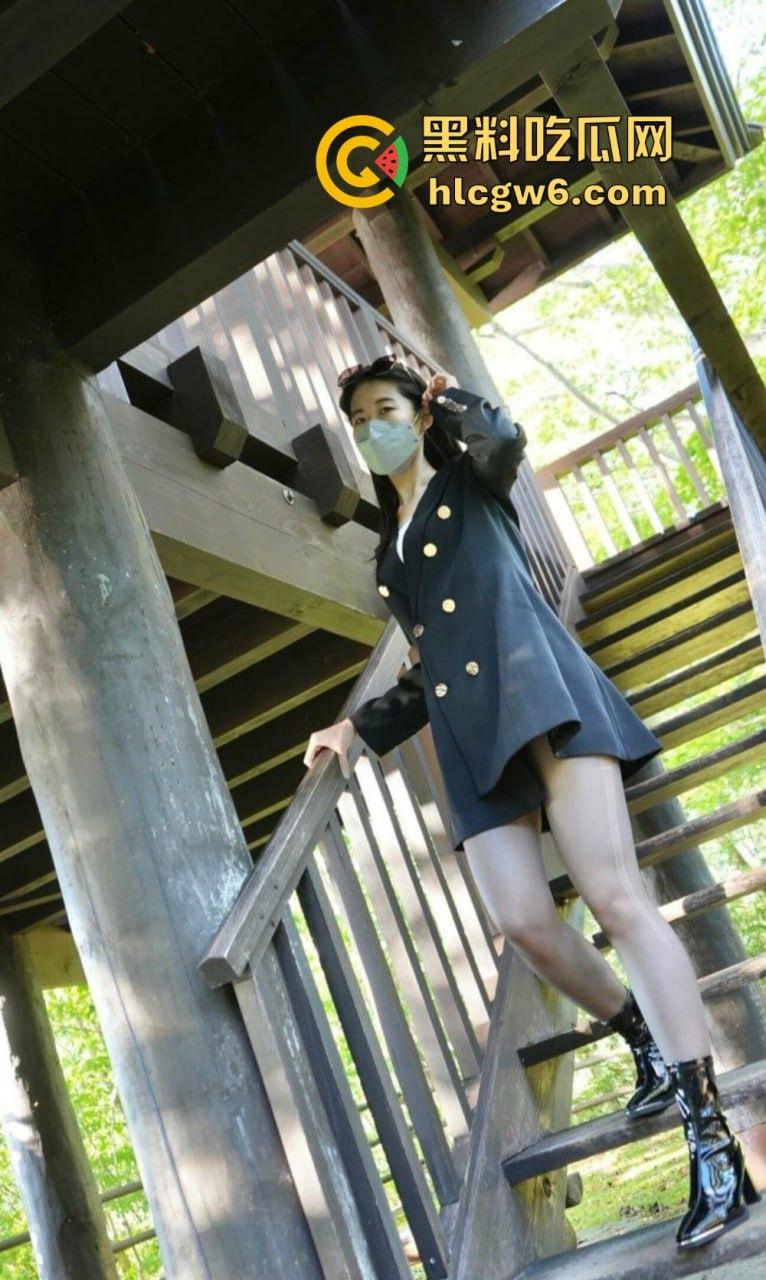 黑丝少妇【米妮】情趣制服姿势解锁！OnlyFans骚浪女王秀美腿，一双黑丝长腿看得人血压飙升，鸡巴直接站满分！-11