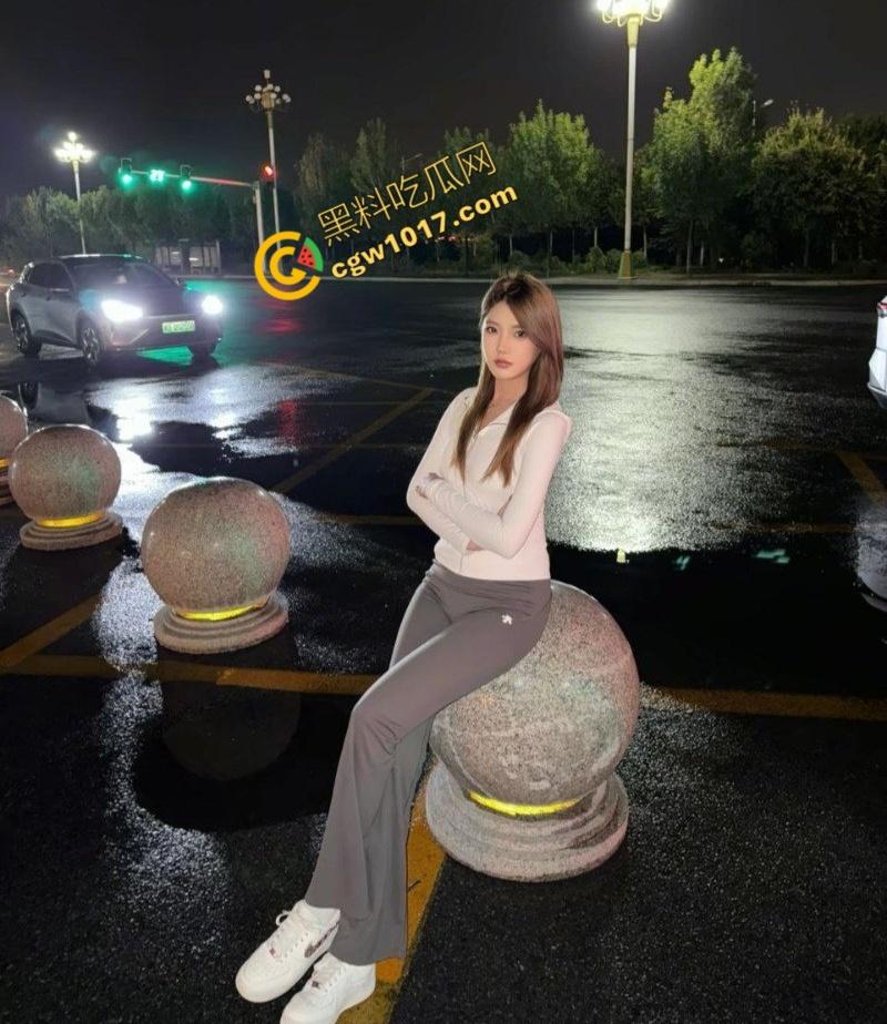 北京女大学生【张佳瑶】被金主包养视频泄密！露脸口交，舌尖拉丝，女上后入轮番爆操，淫液喷溅，画面刺激无比！-5