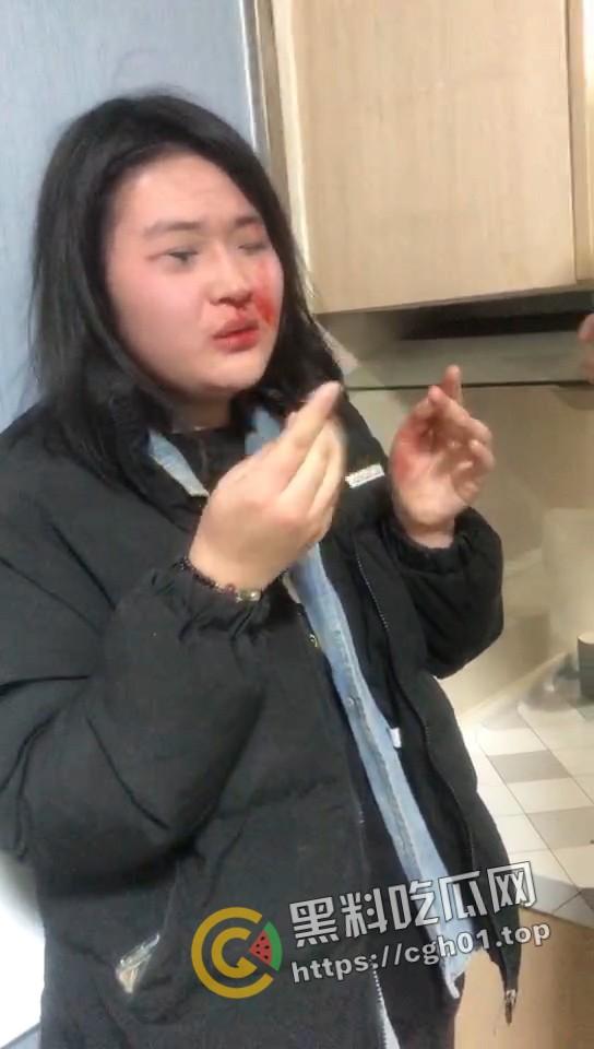 精神小伙版捉奸！暴揍狗男女 女的还是个小坦克 真佩服学弟冒着被揍得风险开坦克-3