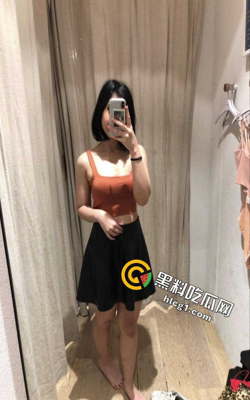 邻居熟妇趁老公出差邀我家中偷欢，贼爱吃我牛子，坐在身上疯狂摇臂，尝遍各种体位！-5