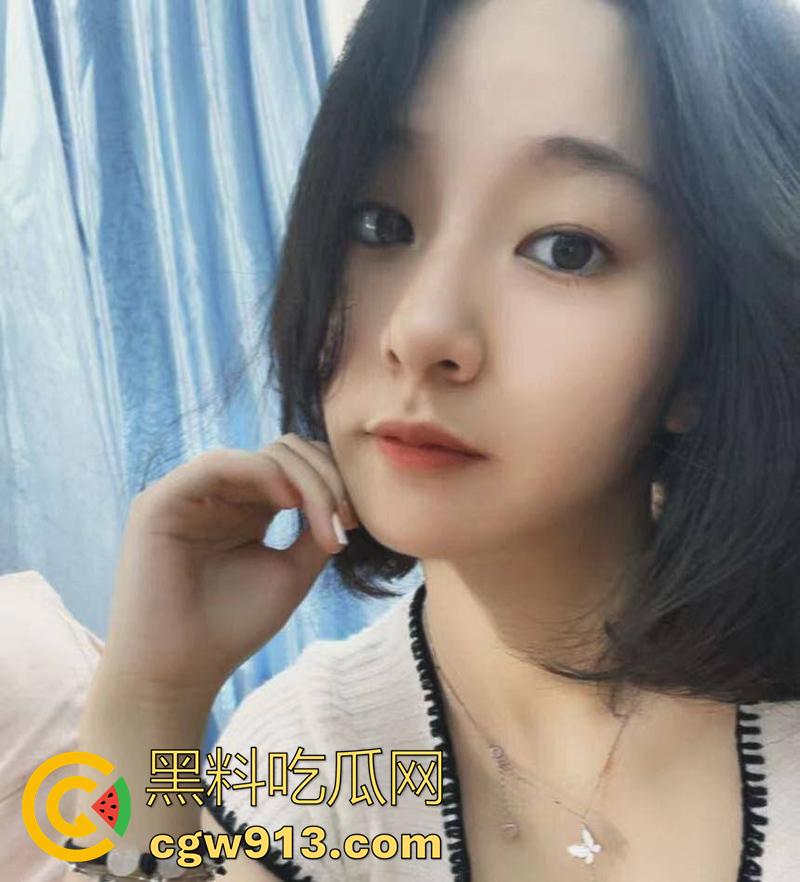 南阳师范学院乱伦母狗【王文曦】，超喜欢自慰的白虎嫩妹，各种自拍勾引网友，自慰竟然还是爸爸教的！-1