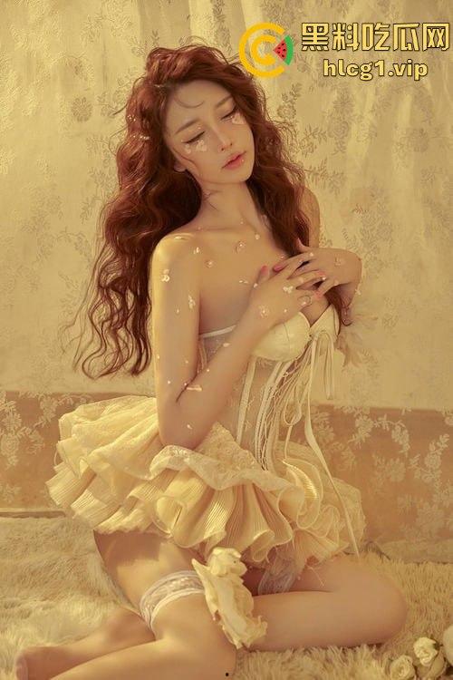 中国超模『裴希西』与富二代男友异国裸聊视频曝光！全球超模大赛上海冠军私密调情画面流出！-3