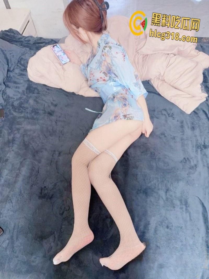 海角乱伦饥渴骚姐，想要鸡巴狠狠插入主动足交，多姿势配合挨操骚叫不停 !-1